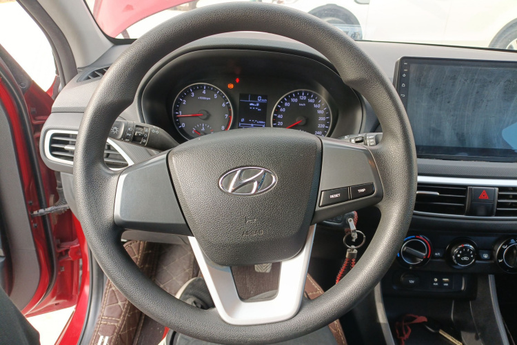 现代 悦动 2017款 1.6L 手动悦目版GL中控内饰13