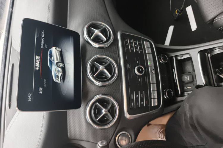 奔驰GLA 2018款 GLA 220 4MATIC 运动型局部细节16