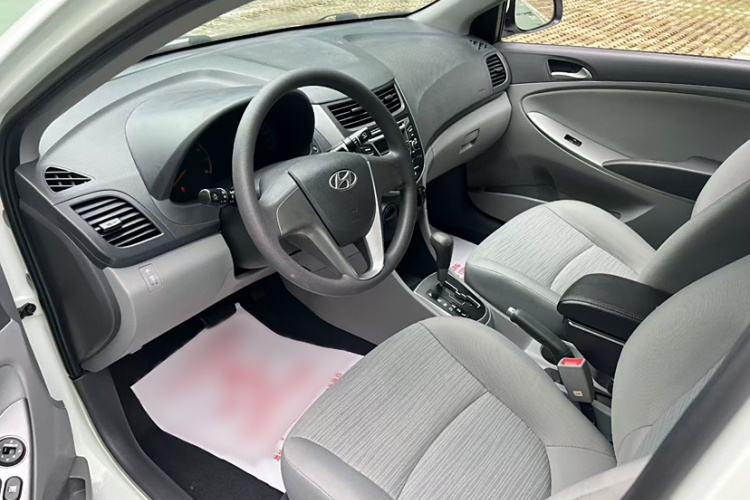 现代 瑞纳 2014款 1.4L 自动智能型GLS中控内饰7001