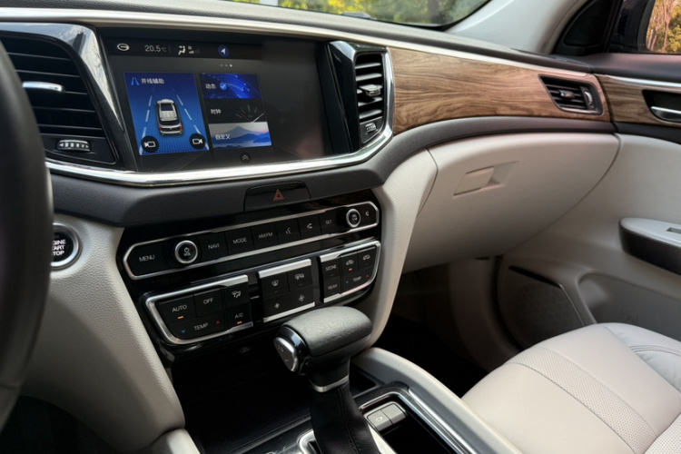 广汽传祺 传祺GS8 2017款 320T 四驱豪华智联版（七座）局部细节9003