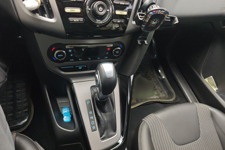 福特 福克斯 2012款 三厢 1.6L 自动风尚型局部细节18