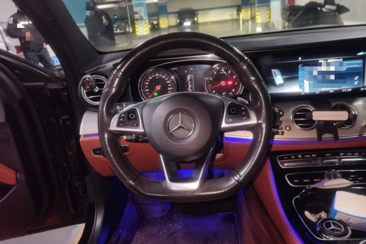 奔驰E级 2017款 改款 E 300 运动型局部细节13