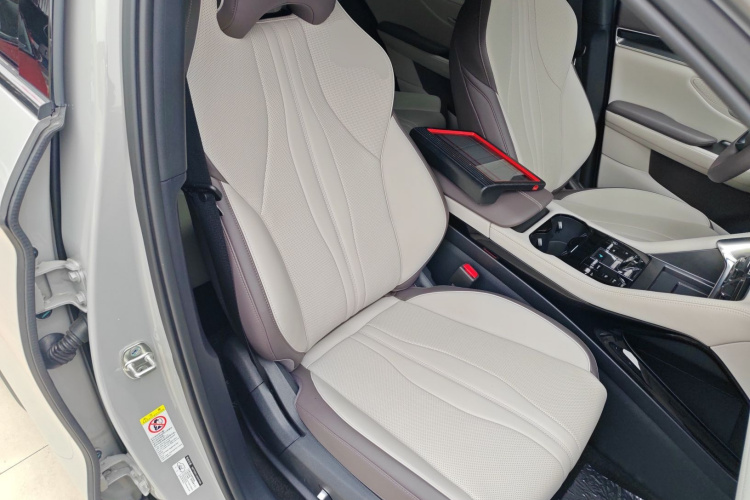 比亚迪 宋PLUS新能源 2025款 EV 智驾版 520km 尊贵型局部细节41