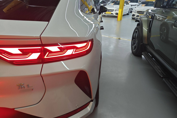 比亚迪 宋L EV 2025款 智驾版 662km 激光雷达卓越型车身外观6006