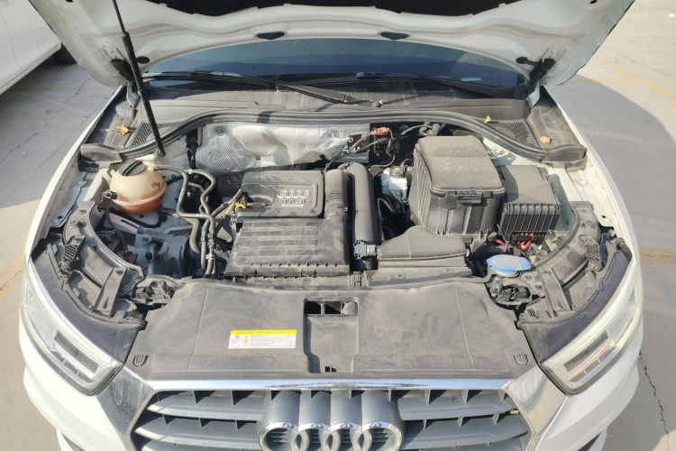 奥迪Q3 2017款 30 TFSI 风尚型机舱底盘24