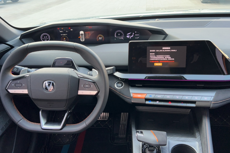 长安UNI-V 2022款 1.5T 运动版中控内饰7004