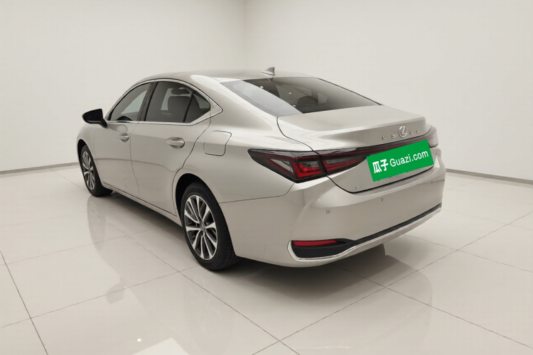 雷克萨斯ES 2025款 200 臻享版车身外观5