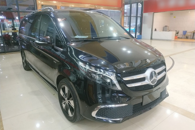 奔驰V级 2022款 V 260 L 长轴距尊贵版车身外观3