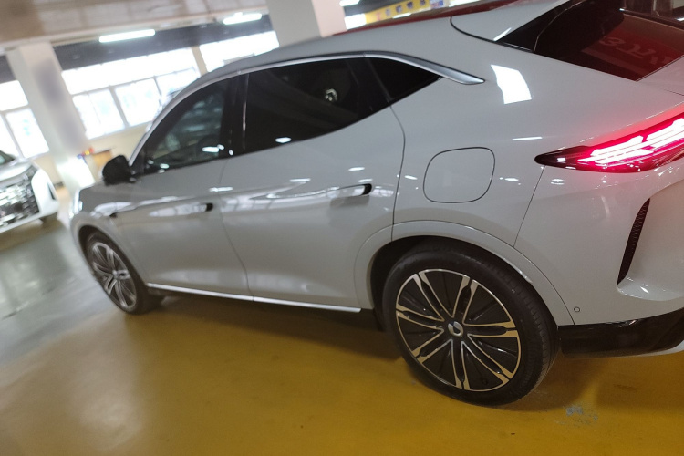 腾势N7 2024款 630 四驱智驾Max版车身外观4