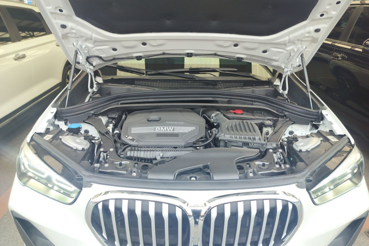 宝马X1 2022款 sDrive25Li 领先型机舱底盘24