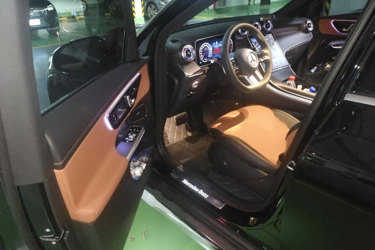 奔驰GLC 2023款 GLC 260 L 4MATIC 豪华型 5座中控内饰7003