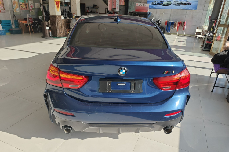 宝马1系 2021款 120i M运动曜夜版车身外观6