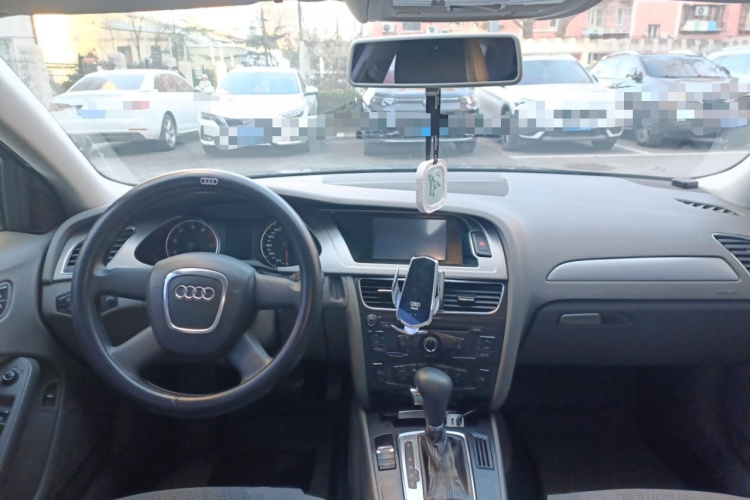 奥迪A4L 2011款 1.8 TFSI 舒适型中控内饰7002