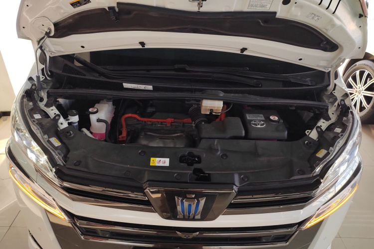 丰田 威尔法 2023款 皇冠 双擎 2.5L HV尊贵版机舱底盘24