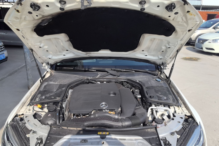奔驰C级 2019款 C 260 L 运动版机舱底盘24