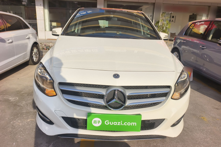 奔驰B级 2017款 B 200 动感型车身外观2