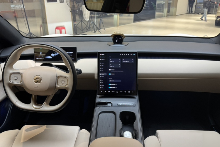 蔚来ET5 2022款 75kWh中控内饰7011