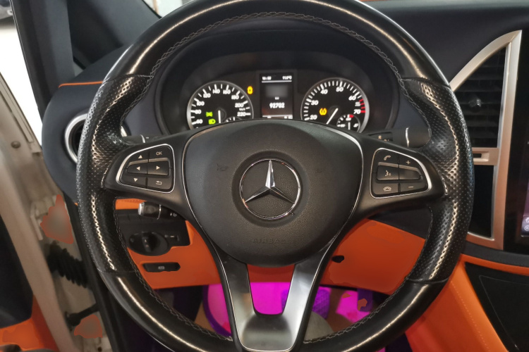 奔驰 威霆 2018款 2.0T 商务版 国VI中控内饰13