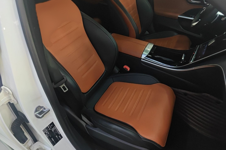 奔驰C级 2022款 改款 C 200 L 运动版局部细节41