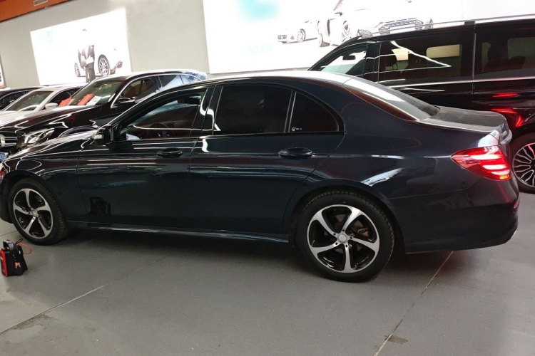 奔驰E级 2017款 E 200 运动型车身外观4