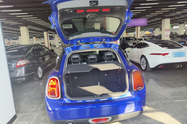 MINI 2019款 1.5T COOPER 艺术家 五门版局部细节23