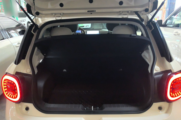 江淮钇为 钇为3 2023款 505km Air机舱底盘23