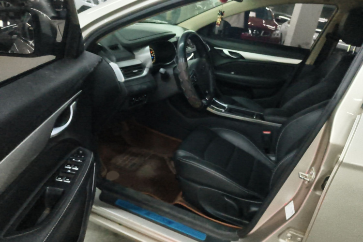 吉利汽车 帝豪 2018款 1.5L CVT向上互联版中控内饰7003