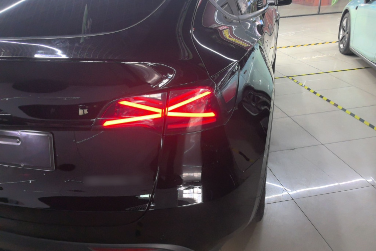 特斯拉 Model Y 2022款 改款 后轮驱动版车身外观6006