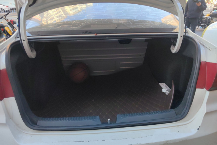 大众 桑塔纳 2016款 1.4L 手动风尚版机舱底盘23