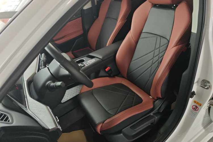 长安 逸动 2024款 PLUS 蓝鲸NE 1.4T GDI DCT高能版中控内饰19