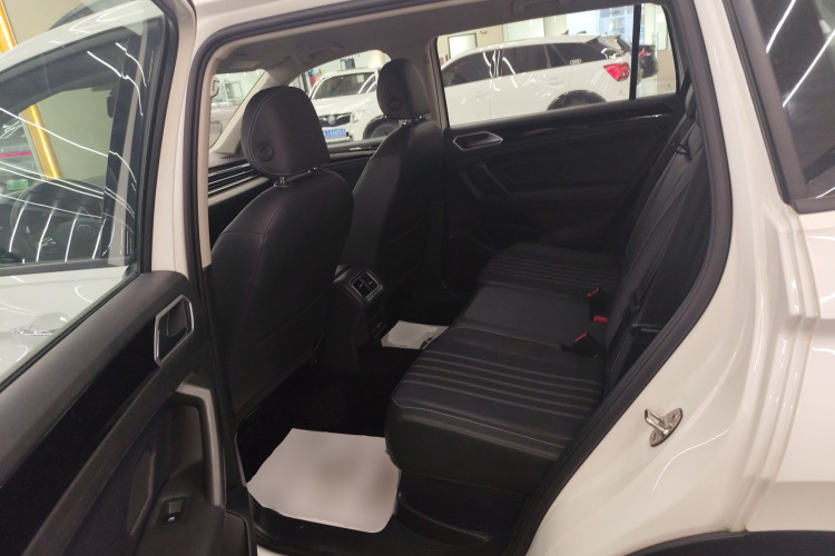 大众 途观L 2023款 330TSI 自动两驱舒享版中控内饰7004