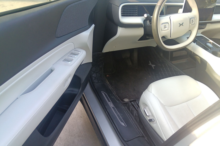 小鹏G6 2023款 755 超长续航 Pro中控内饰7003