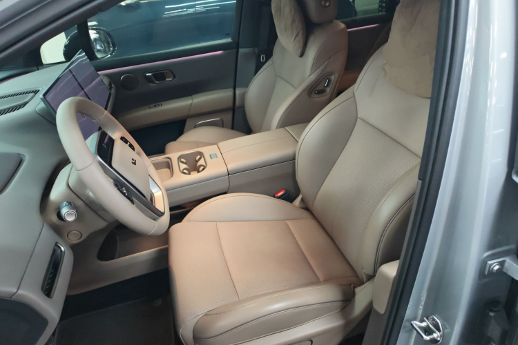 理想汽车 理想i6 2025款 两驱标准型中控内饰19