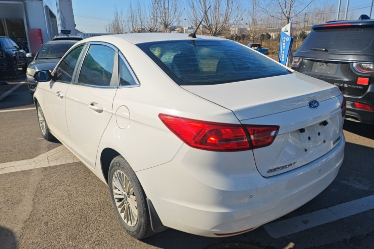 福特 福睿斯 2017款 改款 1.5L 手动舒适型车身外观4