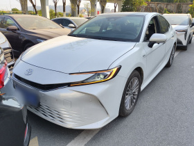 丰田 凯美瑞 2024款  双擎 2.0HG 尊贵版