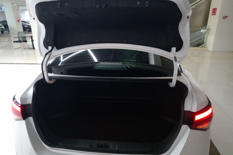 日产 轩逸 2023款 1.6L CVT悦享版机舱底盘23