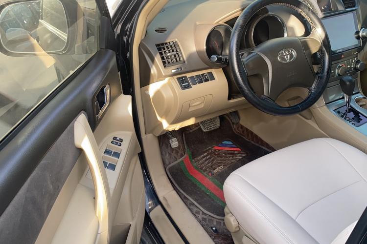 丰田 汉兰达 2012款 2.7L 两驱5座精英版中控内饰7001