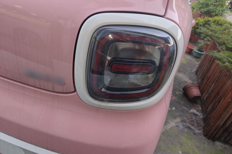 奔腾小马 2025款 222km 灵韵马车身外观9