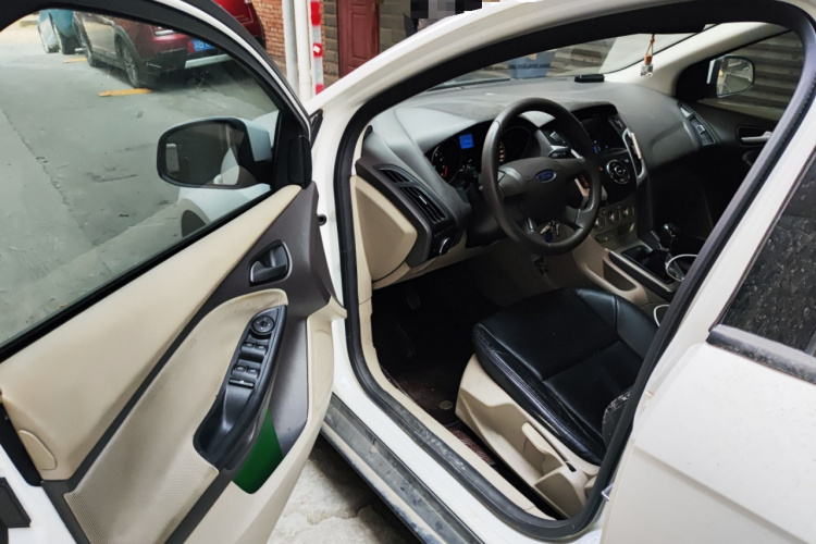 福特 福克斯 2012款 三厢 1.6L 手动舒适型中控内饰20