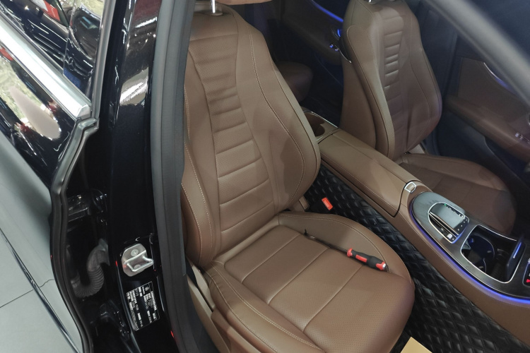 奔驰E级 2020款 改款 E 300 L 运动时尚型局部细节41