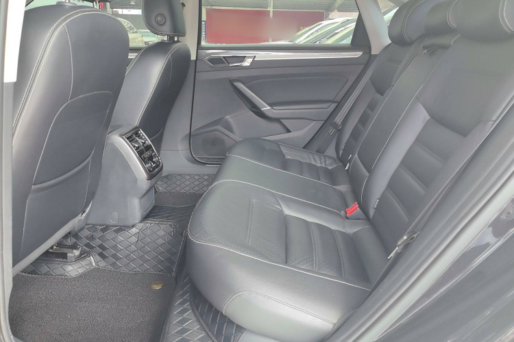 大众 帕萨特 2016款 380TSI DSG御尊版中控内饰7001