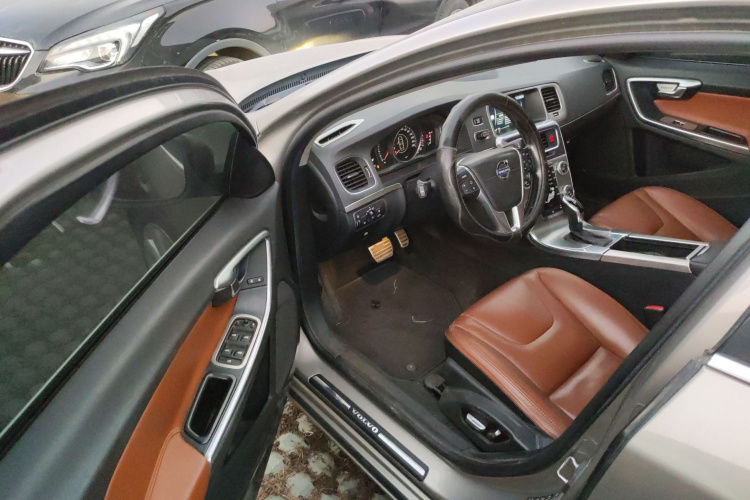 沃尔沃S60 2014款 S60L 2.0T 智远版中控内饰20