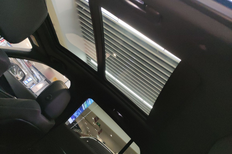 凯迪拉克GT4 2023款 25T 风尚型中控内饰22