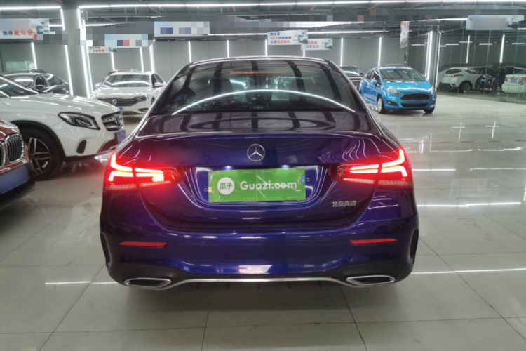 奔驰A级 2020款 改款 A 200 L 运动轿车动感型车身外观6