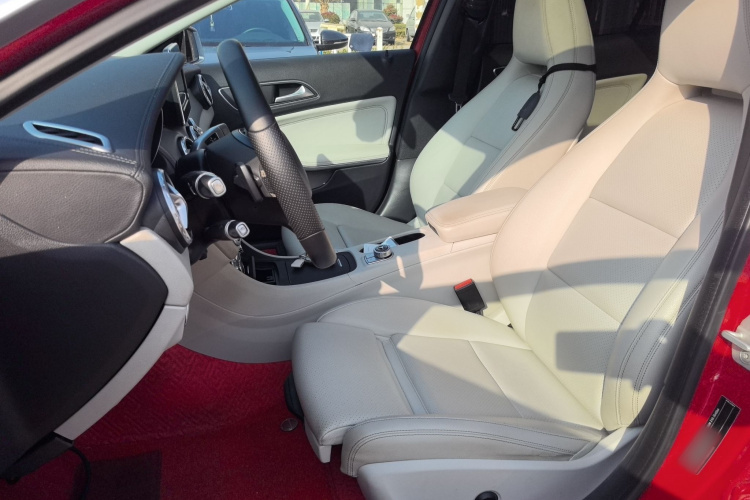 奔驰GLA 2016款 GLA 200 时尚型局部细节19