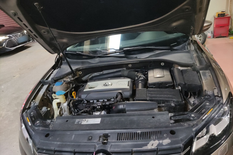 大众 帕萨特 2015款 1.8TSI DSG御尊版机舱底盘24