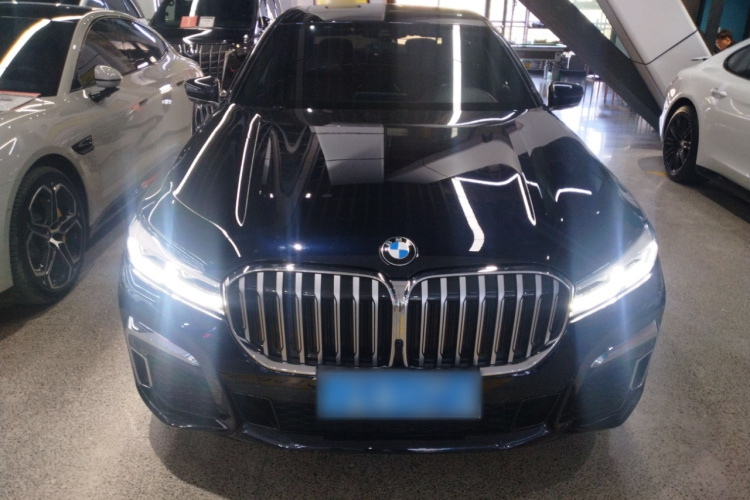 宝马7系 2019款 改款 740Li 领先型 M运动套装车身外观2