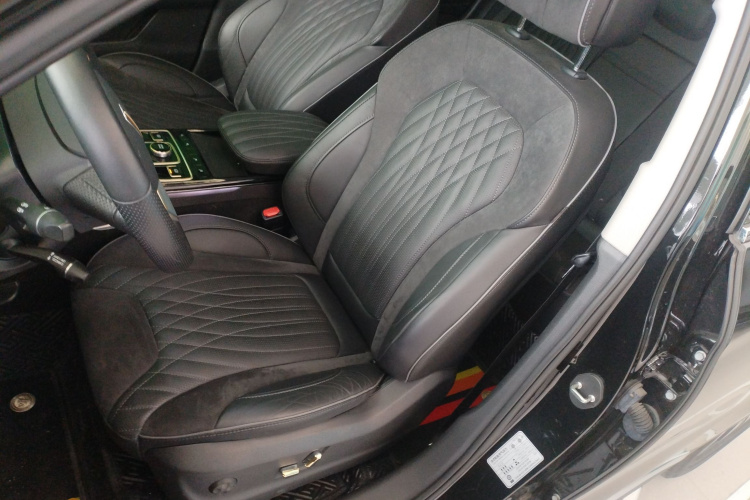 红旗HS5 2022款 改款 2.0T 智联旗享版中控内饰19