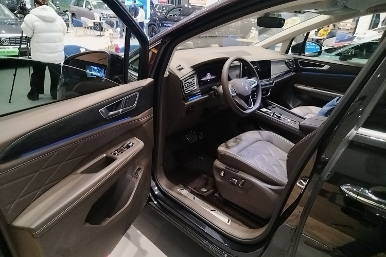 大众 威然 2024款 380TSI 尊贵版中控内饰7003