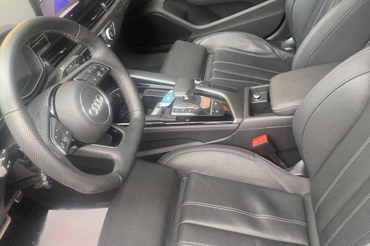 奥迪A4L 2024款 40 TFSI 豪华动感型中控内饰7002